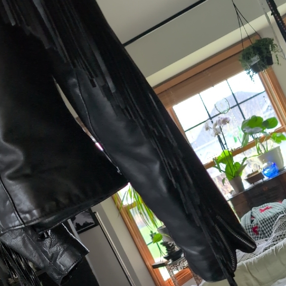 🔥Leather Jacket with Modern Appeal🔥 - Picture 8 of 12